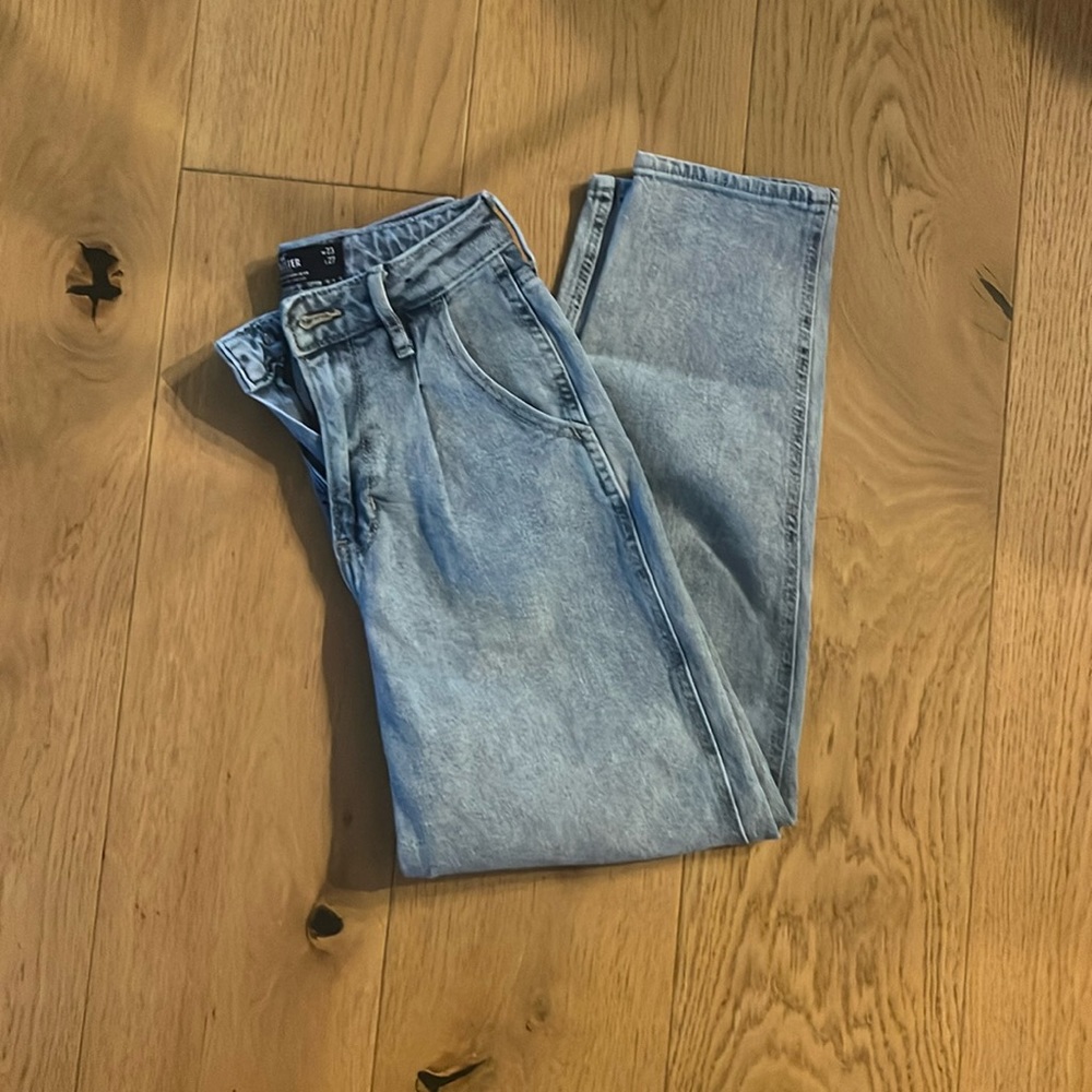 Hollister Ultra high rise mom jean